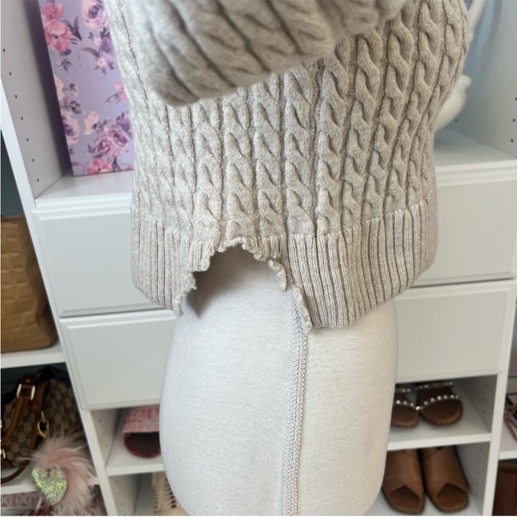 $440 ALICE + OLIVIA Cimaron Wool Cable-Knit Cropped Sweater, Small, EUC - Picture 8 of 11